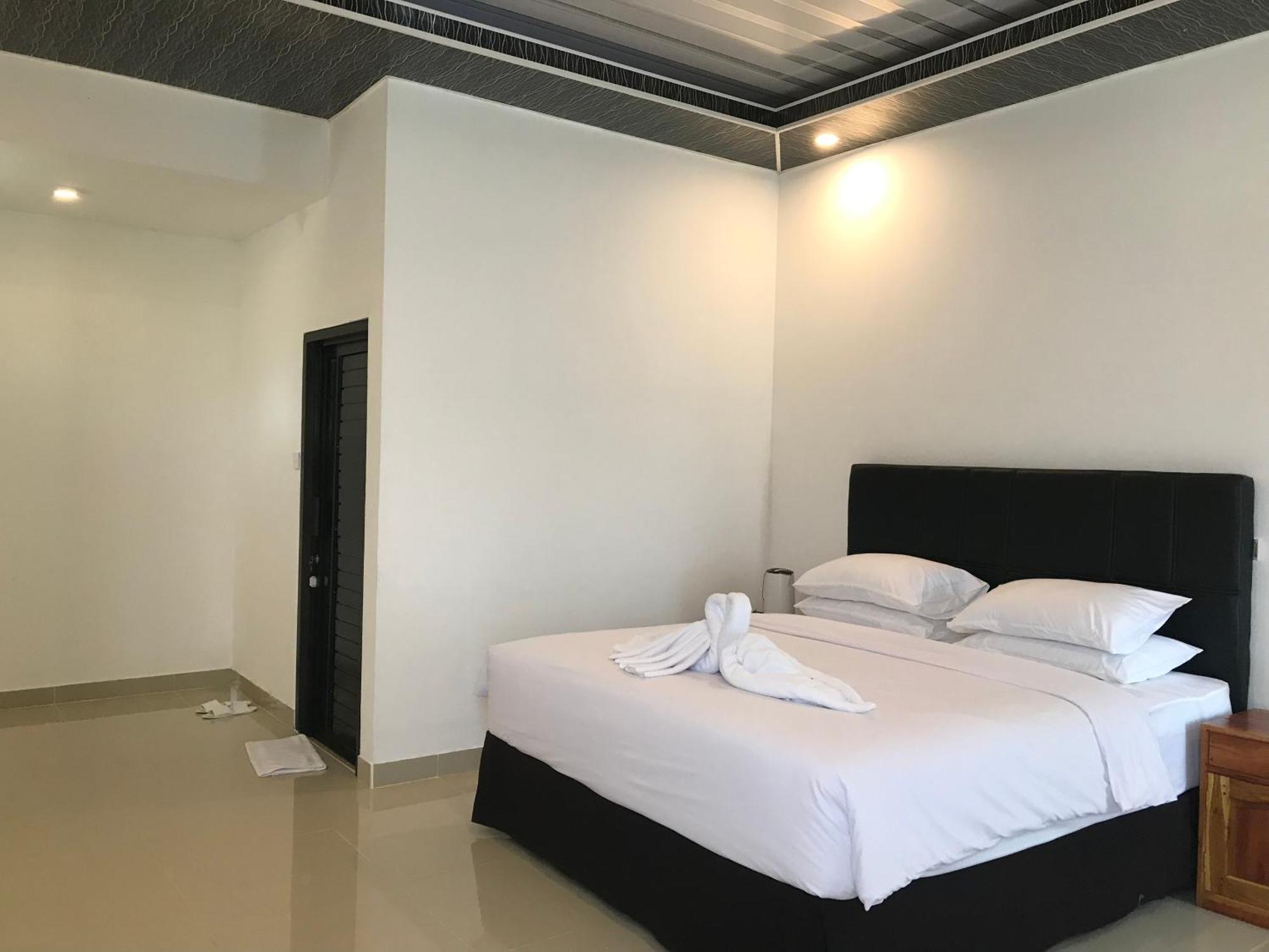 Pohon Purba Resort & Restaurant Labuhan Pandan Exterior foto